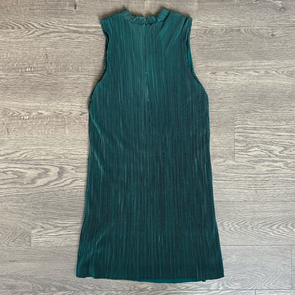 Green Sleeveless Shift Dress - Picture 3 of 4